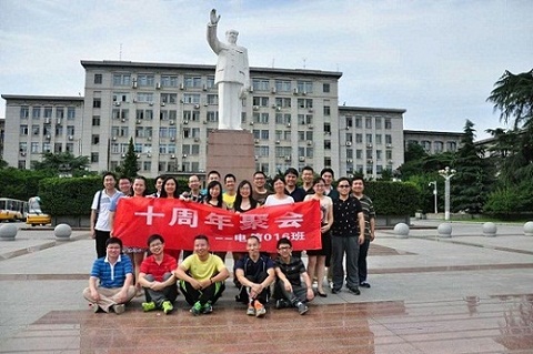 电信2001级6班合影.jpg